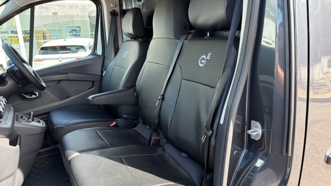 Renault Trafic Swb Diesel SL30 Blue dCi 170 Graphite Edition Van EAG9 - Image 38